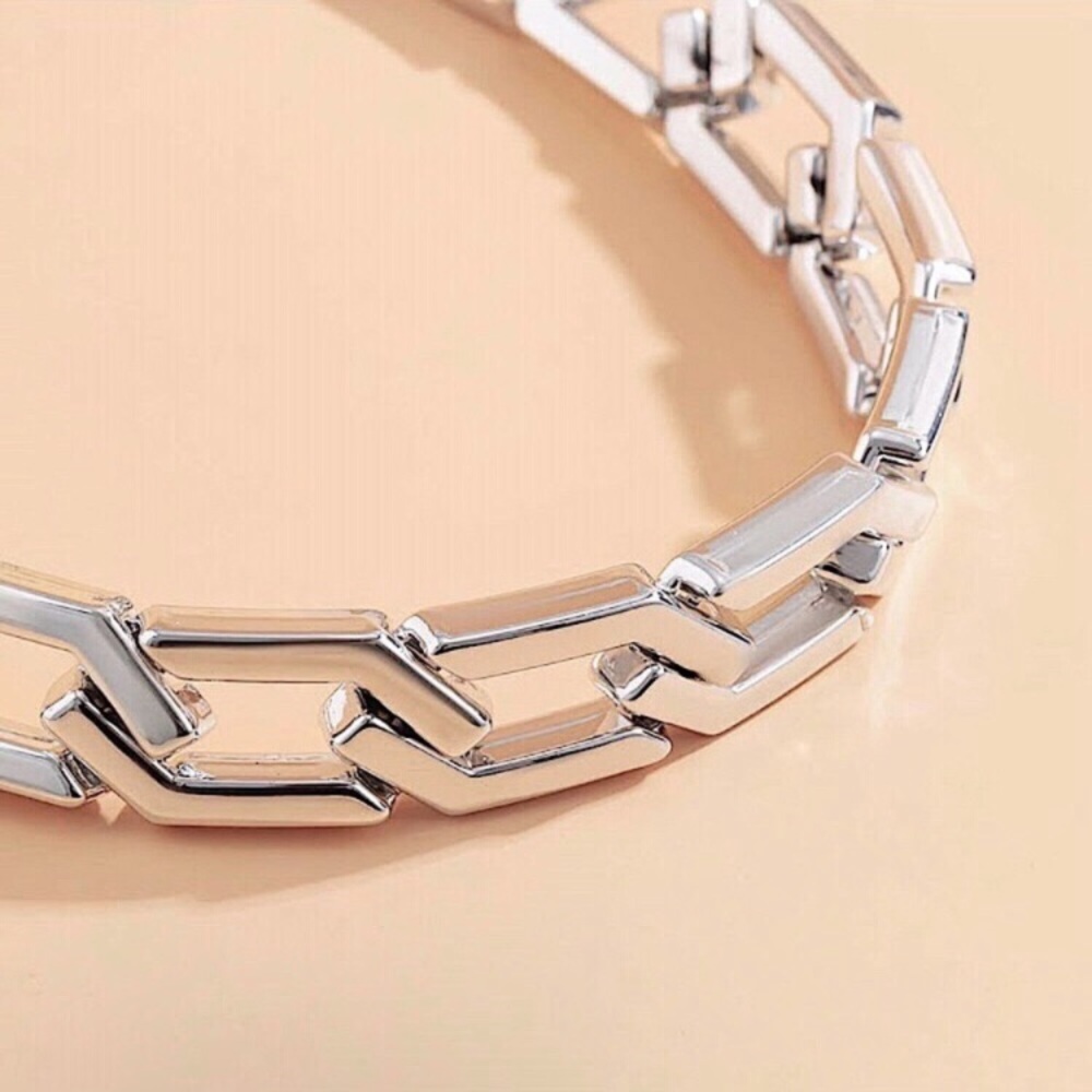 ⚜️𝟯𝟬%𝗢𝗙𝗙 𝗯𝘂𝗻𝗱𝗹𝗲𝘀 𝟯+⚜️ NEW Big Link Geometric Gold Choker - Picture 6 of 10